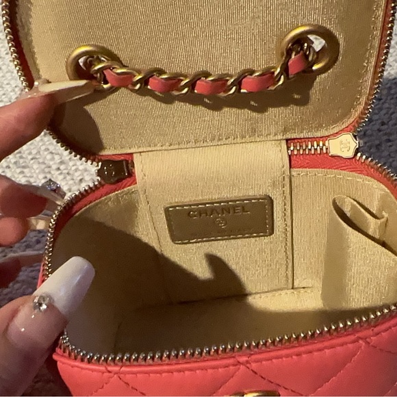 Chanel mini box with gold ball - Picture 3 of 3